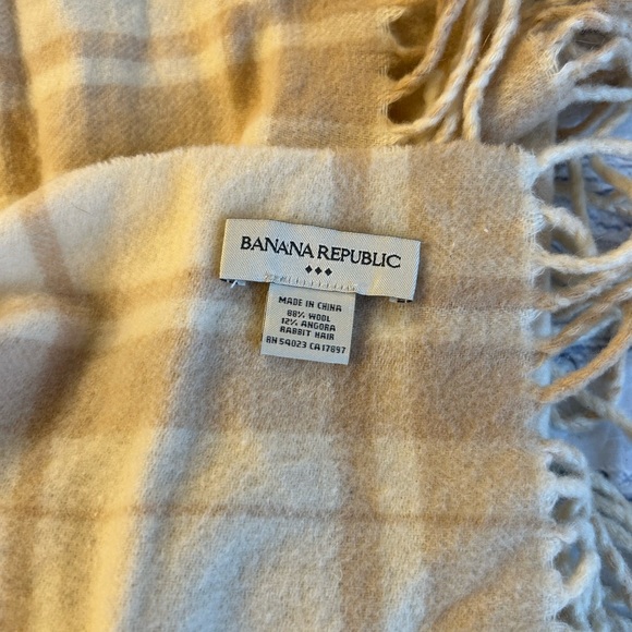 BANANA REPUBLIC NEUTRAL COLORS WOOL/ANGORA RABBIT HAIR DOUBLE SIDE FRINGE SCARF - Picture 7 of 7
